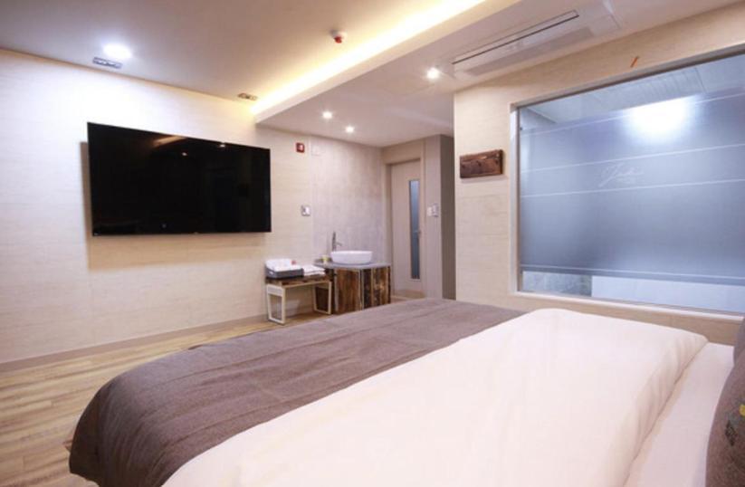 Jade Hotel Ульсан Номер фото